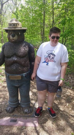 A photo of a 5'6" man showing a weight loss from 400 pounds to 280 pounds. A net loss of 120 pounds.