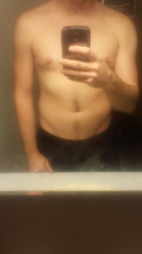1 Photo of a 6 foot 1 205 lbs Male Fitness Inspo