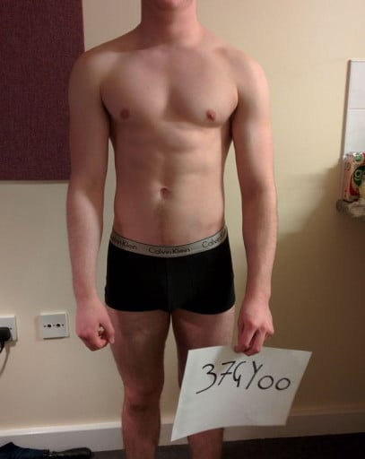 A picture of a 5'6" male showing a snapshot of 136 pounds at a height of 5'6