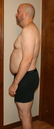 A photo of a 5'10" man showing a snapshot of 200 pounds at a height of 5'10