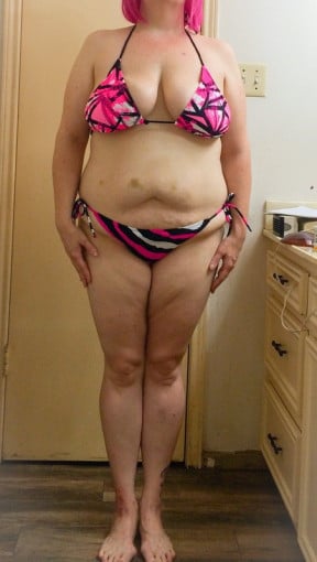 A before and after photo of a 5'4" female showing a snapshot of 189 pounds at a height of 5'4