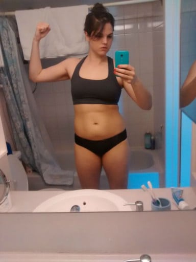 A picture of a 5'9" female showing a weight cut from 193 pounds to 165 pounds. A total loss of 28 pounds.