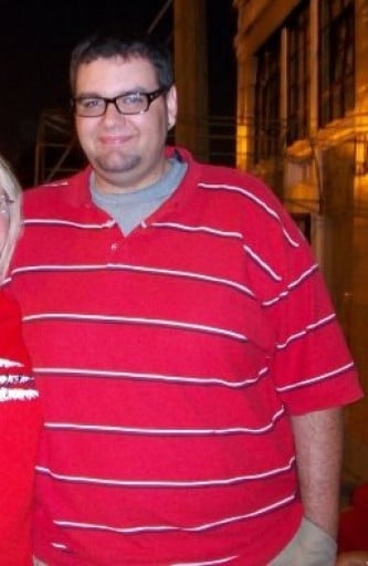 A photo of a 6'6" man showing a weight reduction from 400 pounds to 213 pounds. A respectable loss of 187 pounds.
