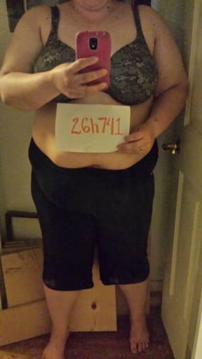A before and after photo of a 5'5" female showing a snapshot of 292 pounds at a height of 5'5