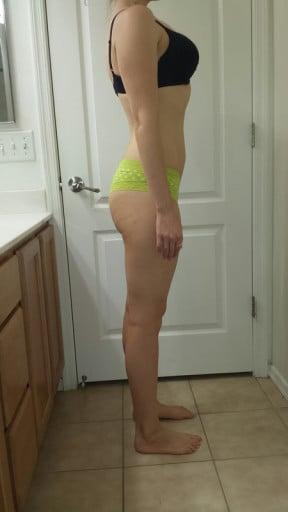 A before and after photo of a 5'8" female showing a snapshot of 138 pounds at a height of 5'8