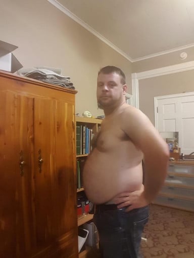 A picture of a 5'8" male showing a fat loss from 229 pounds to 195 pounds. A respectable loss of 34 pounds.