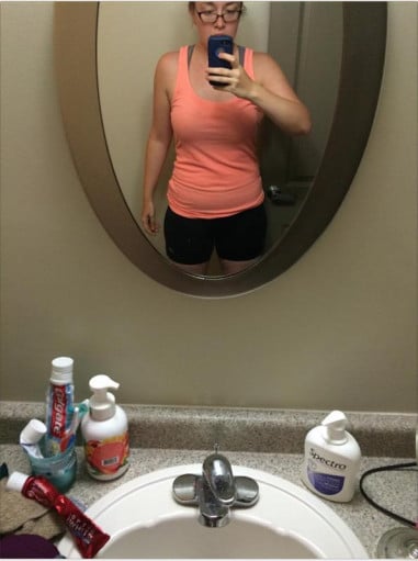 A picture of a 5'7" female showing a fat loss from 181 pounds to 160 pounds. A total loss of 21 pounds.