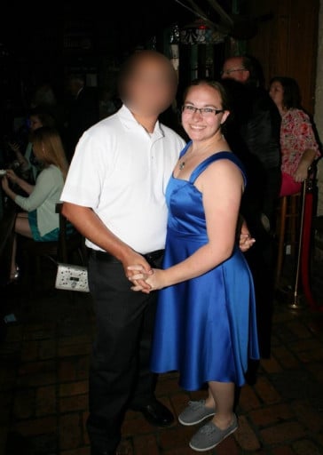 A picture of a 5'2" female showing a weight cut from 190 pounds to 137 pounds. A respectable loss of 53 pounds.