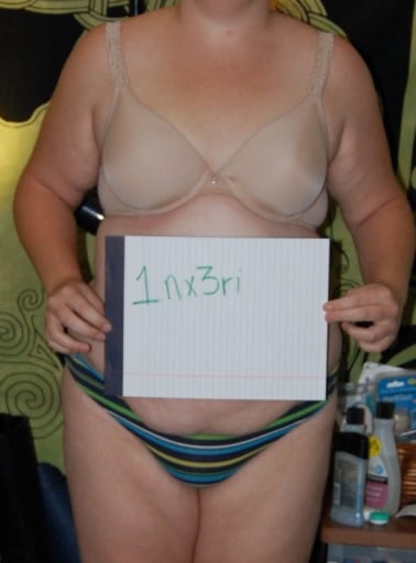 A photo of a 5'4" woman showing a snapshot of 193 pounds at a height of 5'4