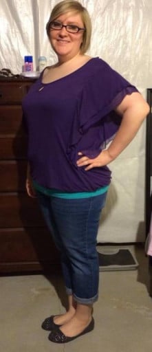 A progress pic of a 5'5" woman showing a fat loss from 270 pounds to 199 pounds. A net loss of 71 pounds.