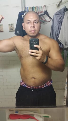 A picture of a 6'0" male showing a fat loss from 260 pounds to 240 pounds. A total loss of 20 pounds.