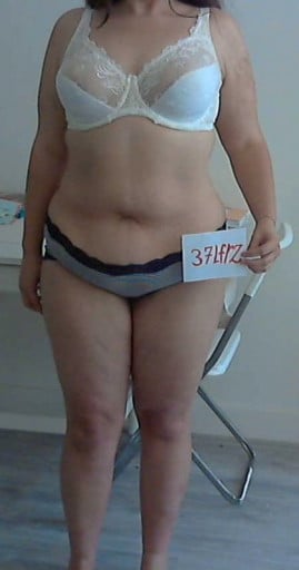 A picture of a 5'3" female showing a snapshot of 166 pounds at a height of 5'3