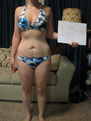 A picture of a 5'3" female showing a snapshot of 125 pounds at a height of 5'3