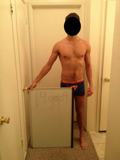 A photo of a 6'1" man showing a snapshot of 160 pounds at a height of 6'1