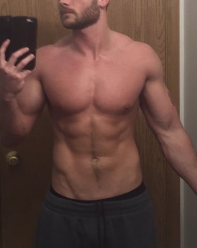 A picture of a 5'10" male showing a muscle gain from 135 pounds to 170 pounds. A total gain of 35 pounds.