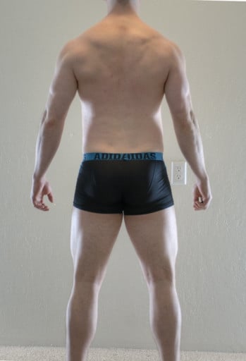 A photo of a 6'0" man showing a snapshot of 207 pounds at a height of 6'0