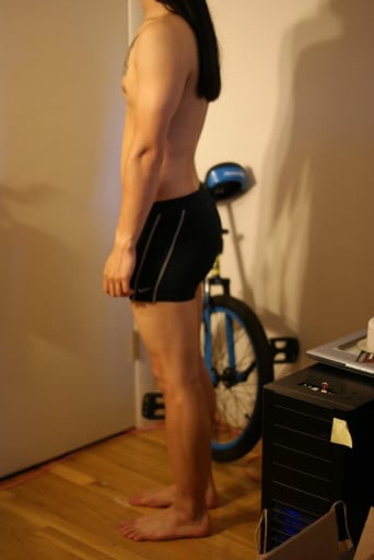 A photo of a 5'4" man showing a snapshot of 125 pounds at a height of 5'4