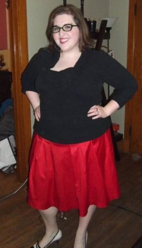 A photo of a 5'5" woman showing a weight loss from 252 pounds to 182 pounds. A net loss of 70 pounds.