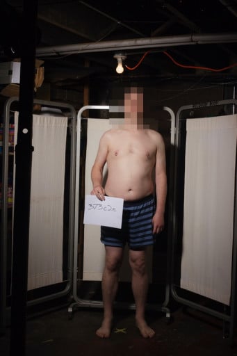 A picture of a 6'2" male showing a snapshot of 212 pounds at a height of 6'2