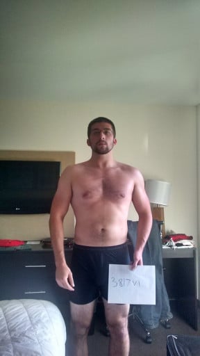A photo of a 6'1" man showing a snapshot of 204 pounds at a height of 6'1