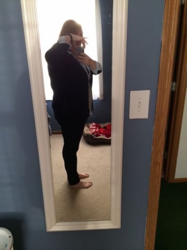 A progress pic of a 5'6" woman showing a fat loss from 330 pounds to 198 pounds. A total loss of 132 pounds.