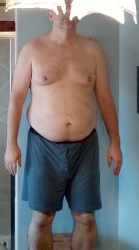 4 Photos of a 6 foot 253 lbs Male Weight Snapshot