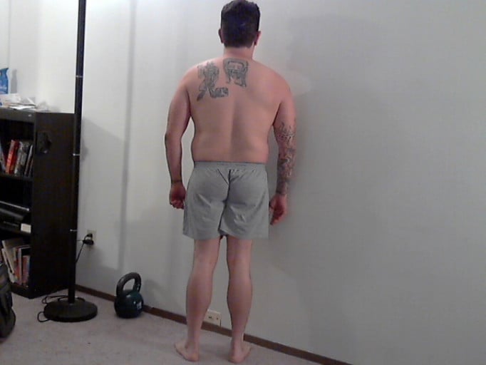A photo of a 5'4" man showing a snapshot of 165 pounds at a height of 5'4