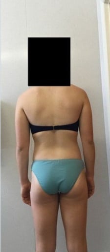 A photo of a 5'3" woman showing a snapshot of 118 pounds at a height of 5'3