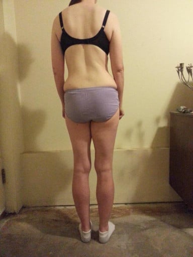 A before and after photo of a 5'7" female showing a snapshot of 138 pounds at a height of 5'7