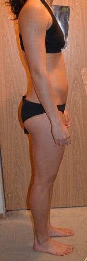 A photo of a 5'4" woman showing a snapshot of 122 pounds at a height of 5'4