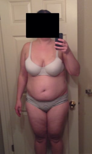 A before and after photo of a 5'6" female showing a snapshot of 195 pounds at a height of 5'6