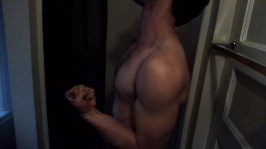 A photo of a 5'10" man showing a muscle gain from 155 pounds to 176 pounds. A total gain of 21 pounds.