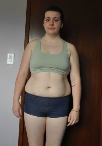 A photo of a 5'6" woman showing a fat loss from 185 pounds to 180 pounds. A total loss of 5 pounds.
