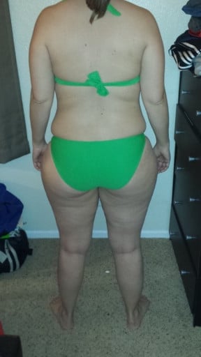 A picture of a 5'6" female showing a snapshot of 171 pounds at a height of 5'6