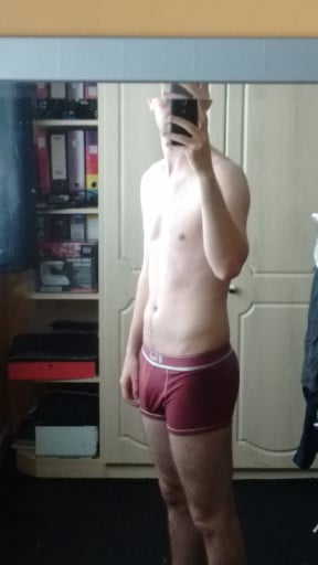 A progress pic of a 5'10" man showing a fat loss from 158 pounds to 154 pounds. A respectable loss of 4 pounds.