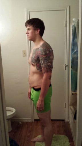 A picture of a 6'1" male showing a snapshot of 208 pounds at a height of 6'1