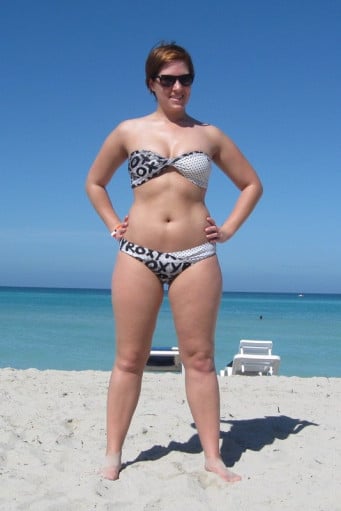 A progress pic of a 5'6" woman showing a weight loss from 154 pounds to 136 pounds. A total loss of 18 pounds.