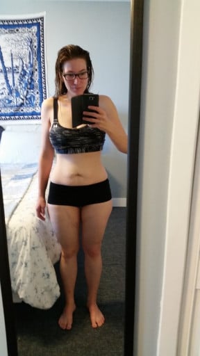 A before and after photo of a 5'5" female showing a weight reduction from 198 pounds to 137 pounds. A net loss of 61 pounds.