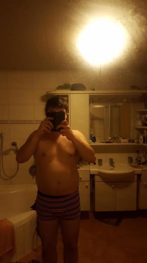 A picture of a 6'1" male showing a weight reduction from 235 pounds to 195 pounds. A total loss of 40 pounds.
