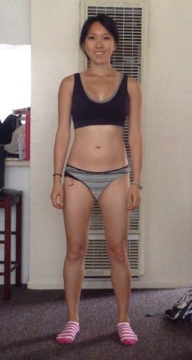 4 Photos of a 106 lbs 5 foot 2 Female Fitness Inspo