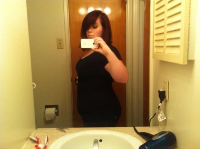 A picture of a 5'2" female showing a weight loss from 277 pounds to 199 pounds. A net loss of 78 pounds.
