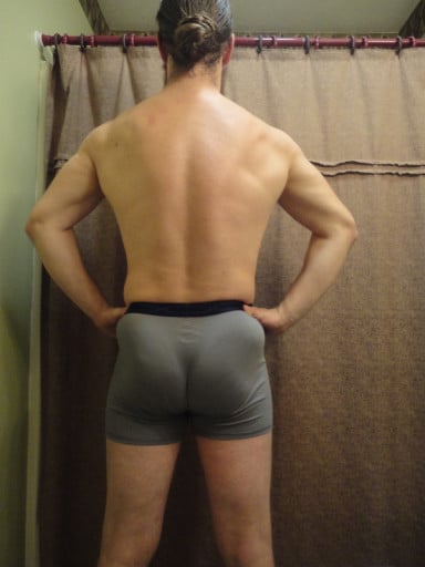 A picture of a 6'0" male showing a muscle gain from 158 pounds to 183 pounds. A total gain of 25 pounds.