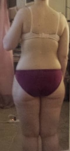A picture of a 5'3" female showing a snapshot of 152 pounds at a height of 5'3