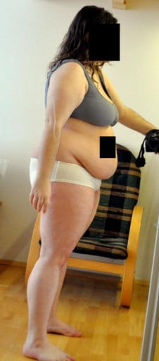 A photo of a 5'6" woman showing a snapshot of 231 pounds at a height of 5'6