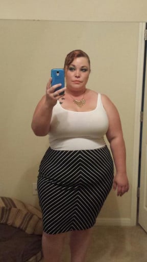 A photo of a 5'3" woman showing a weight cut from 254 pounds to 211 pounds. A respectable loss of 43 pounds.