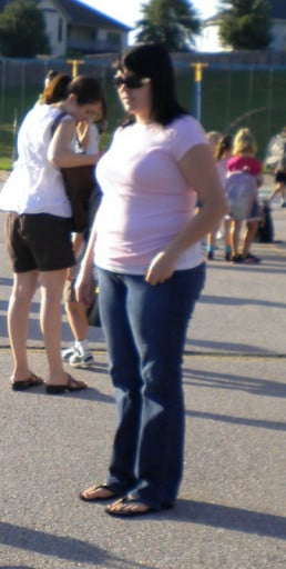 A progress pic of a 5'6" woman showing a fat loss from 235 pounds to 130 pounds. A total loss of 105 pounds.
