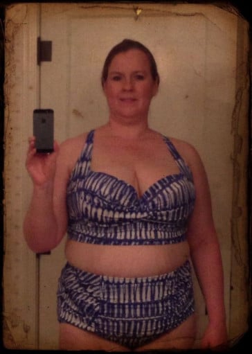 A picture of a 5'9" female showing a weight cut from 266 pounds to 181 pounds. A respectable loss of 85 pounds.