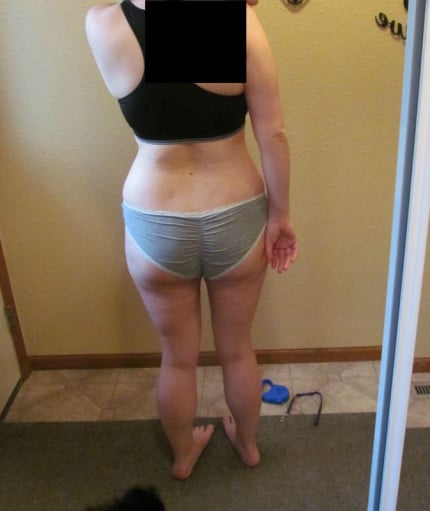 A picture of a 5'5" female showing a snapshot of 142 pounds at a height of 5'5