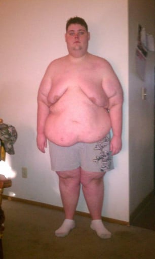 A photo of a 5'8" man showing a weight cut from 476 pounds to 274 pounds. A respectable loss of 202 pounds.