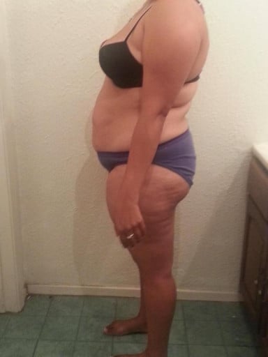 A photo of a 5'0" woman showing a snapshot of 180 pounds at a height of 5'0